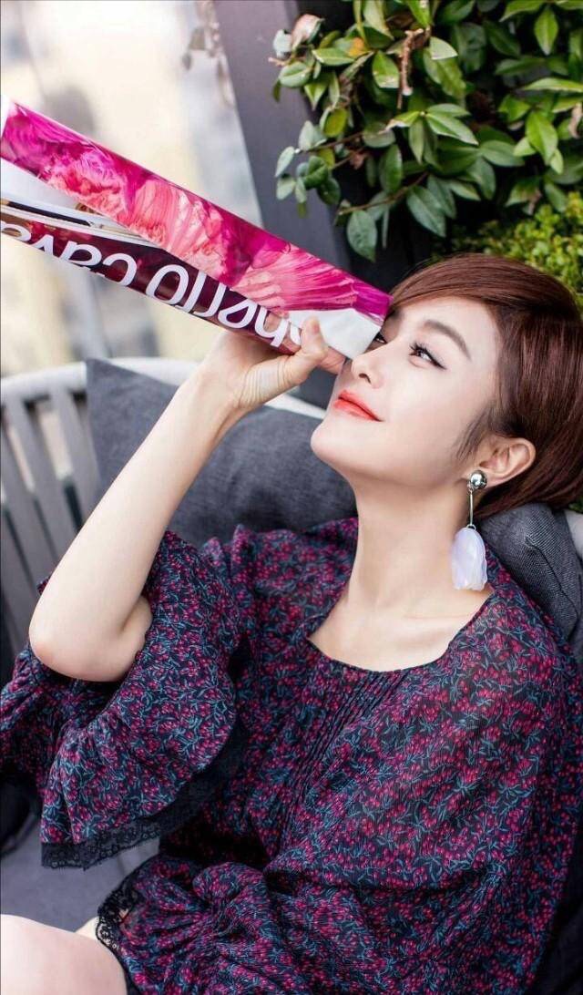 秦岚换了短发造型变得帅气了，不