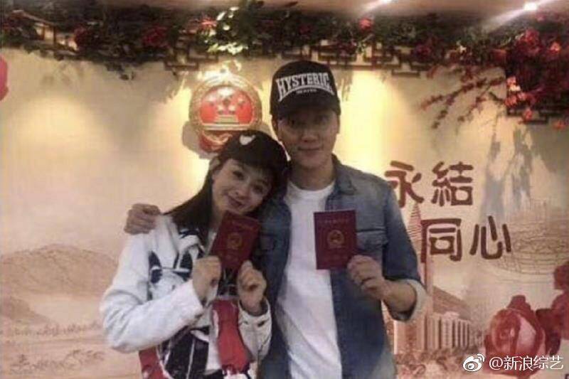 赵丽颖冯绍峰领证现场图曝光，赵