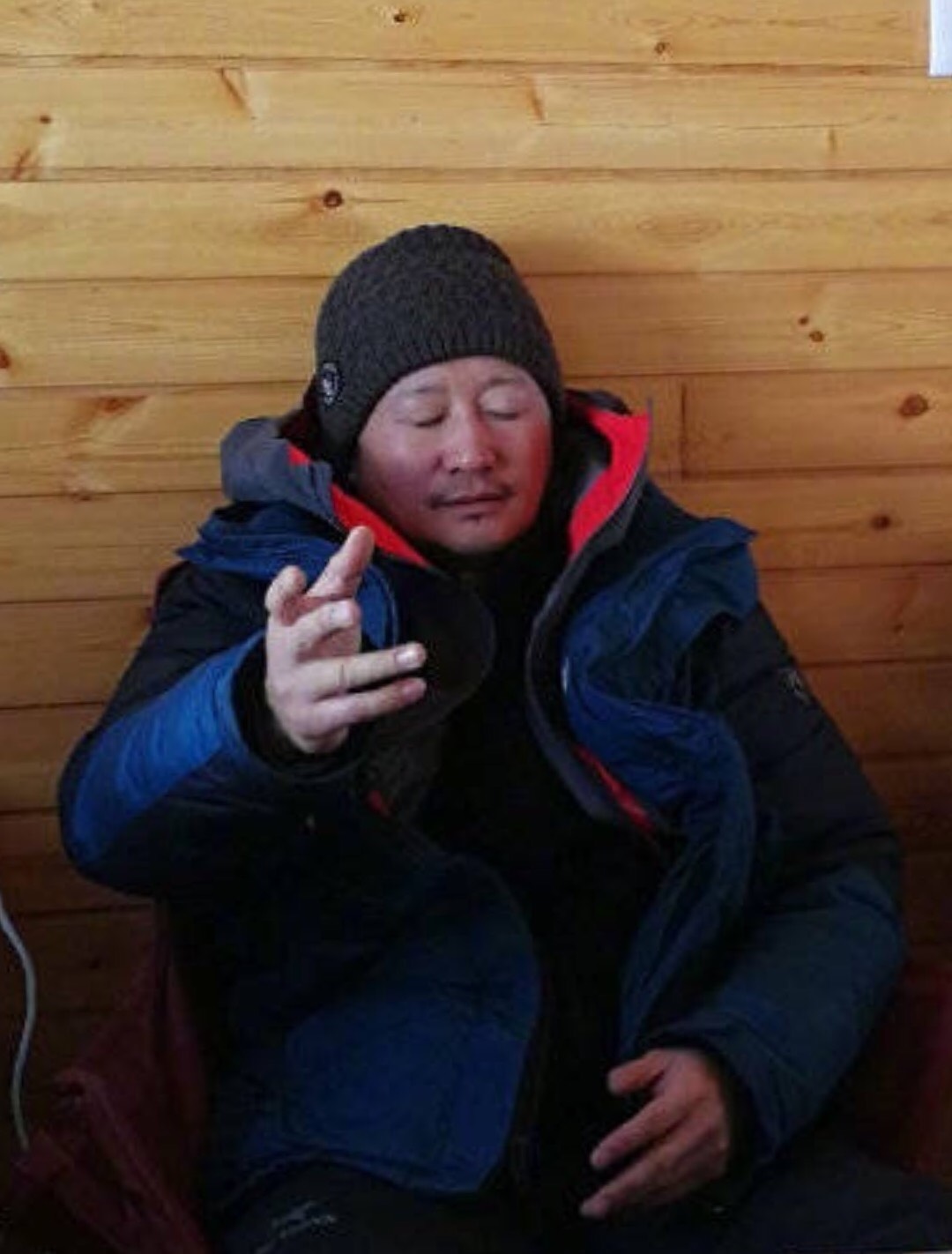     吴京拍登山照引围观，他