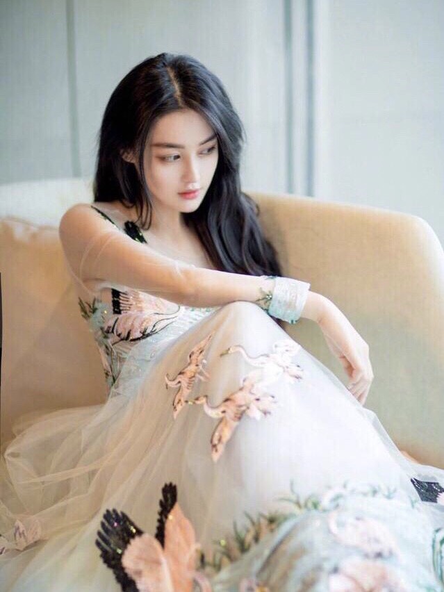 新婚不久的张馨予连日来动作不小