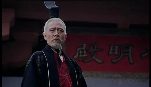  
钩弋夫人的死，绝对不是“子幼母壮”的问题，那只不过是表面文章。钩弋夫人和吕雉