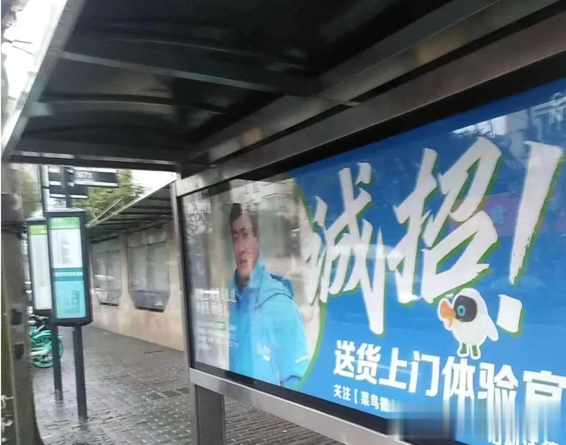 这是什么操作？现在的大企业都这么卷吗？送货上门都有这么多“花样”了！

这两天路