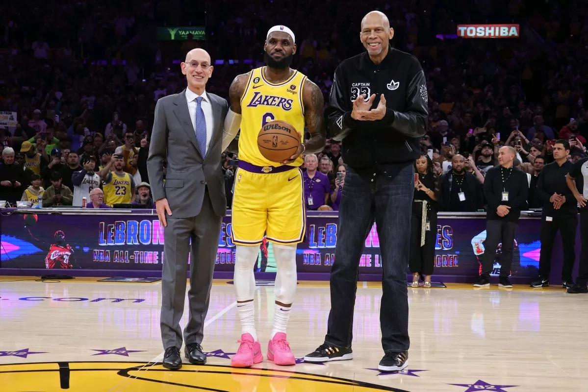 1，第72届NBA全明星正赛将于2月20日在盐湖城的维文特球馆举行；
2，NBA