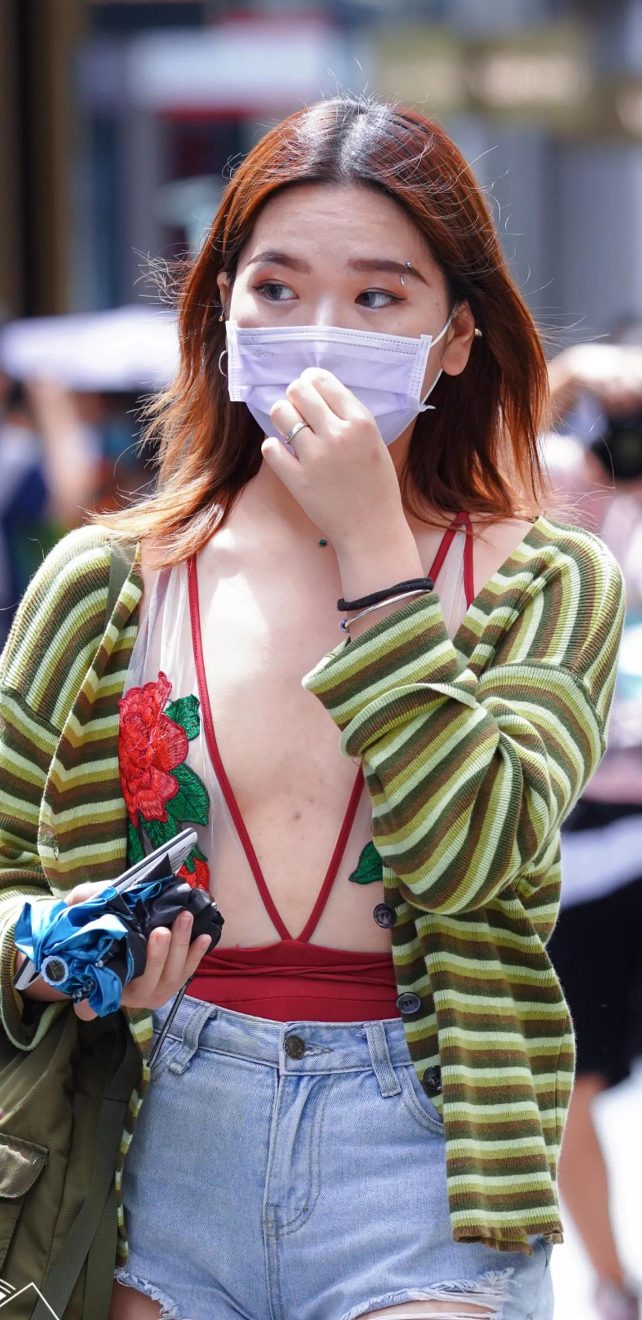 深V上衣时尚美女