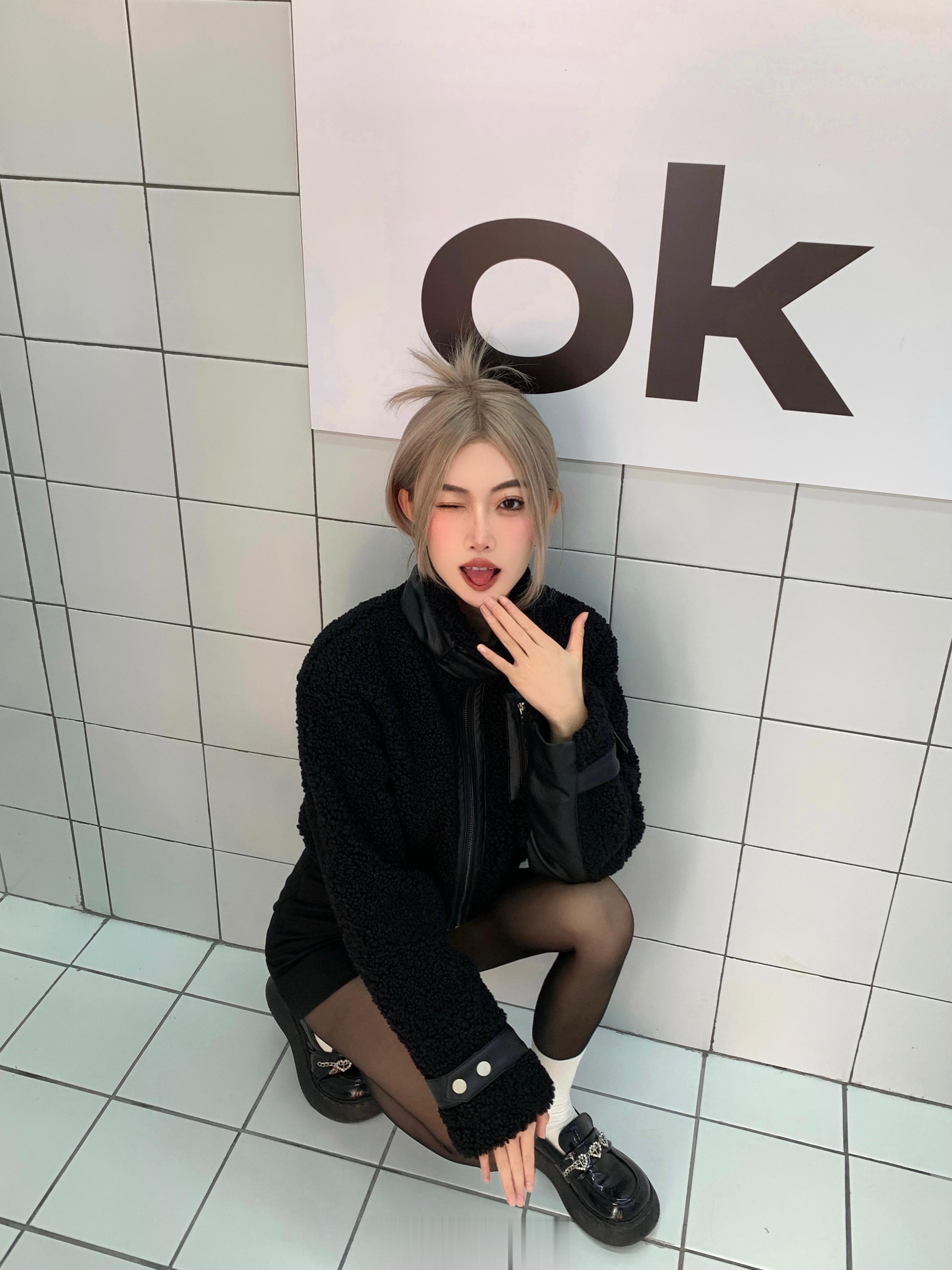 🧛🏼‍♀️ ​​​