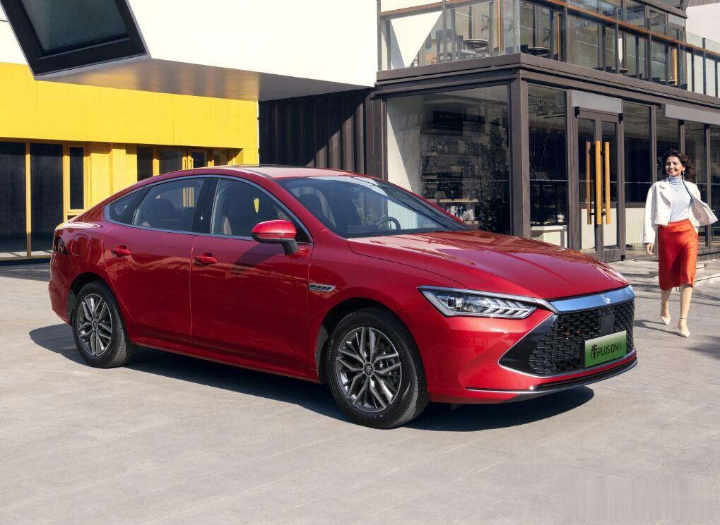 30540辆！历史性突破！比亚迪秦拿到2月轿车销量排行榜冠军！在乘联会官宣的2月