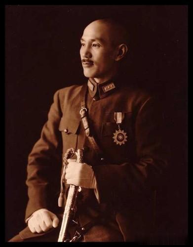 在蒋介石死后所曝光的数万字日记中，一直反复提起了四个人，并说自己这一生“错信一人