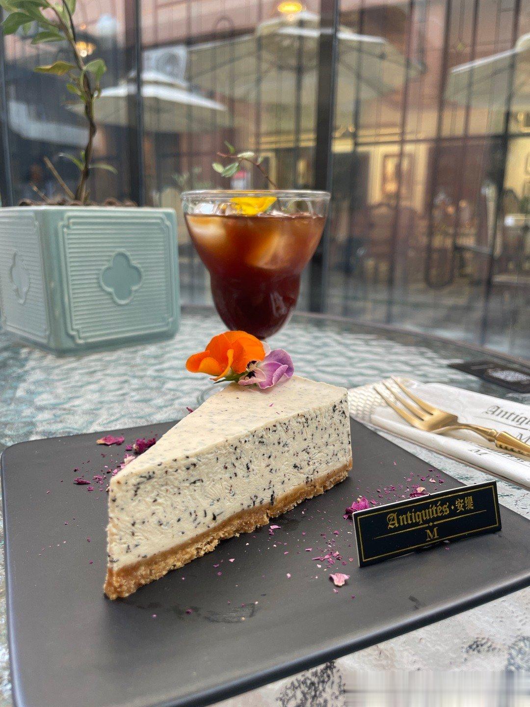  任何饮品都不能代替水呀！[微风]现在的碳酸饮料中很多含有“果葡糖浆”，会导致尿