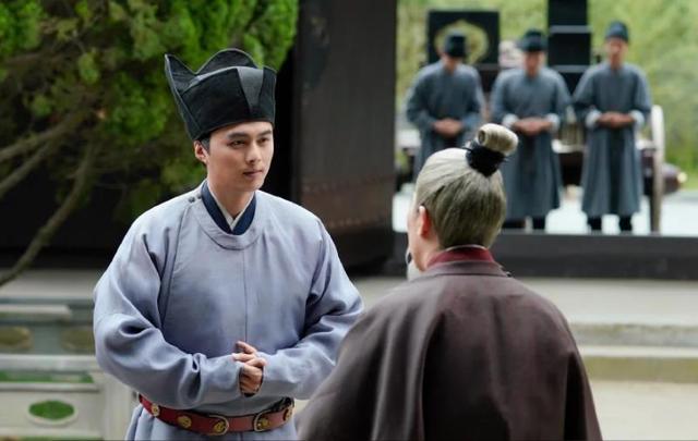 汉成帝时，丞相张禹退休之后（没有被延迟），回乡养老，拿着丰厚的养老金，花不完，就
