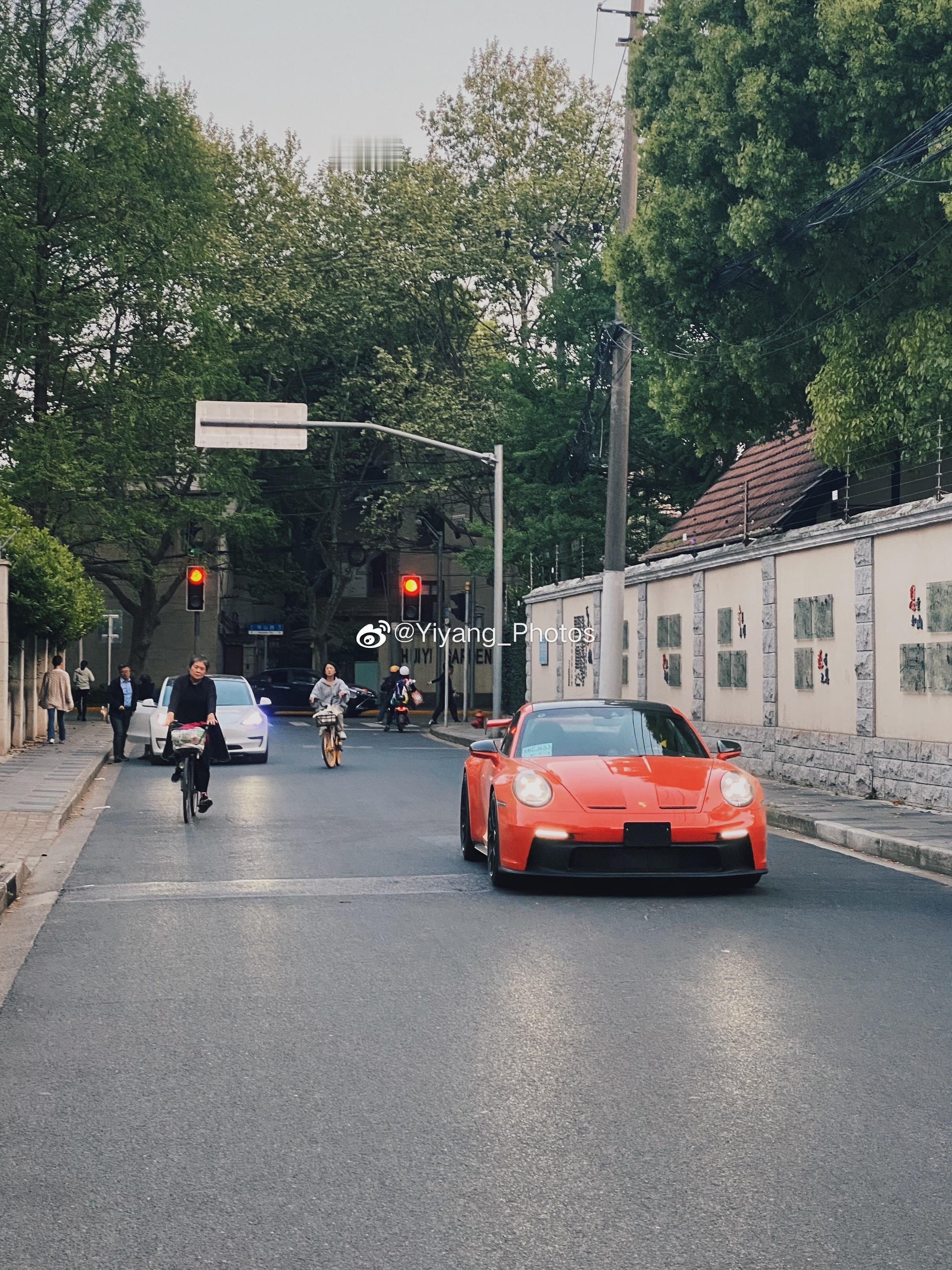 昨日惊喜之偶遇手动992 GT3，由于官方没有引进这代GT3就注定了其孤傲的身份