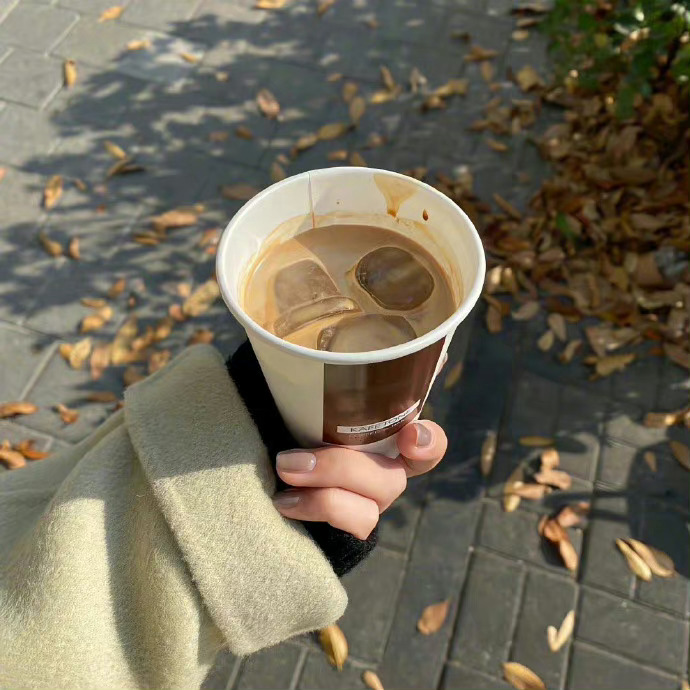  “生活给你的很多难堪，不是在跟你过不去，而是要你不断提高生存的技能。” ​​​