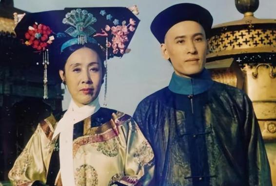珍妃，乃是光绪最为宠爱的妃子。
但是，对于这个有些悖逆的妃子，慈禧却十分不喜。
