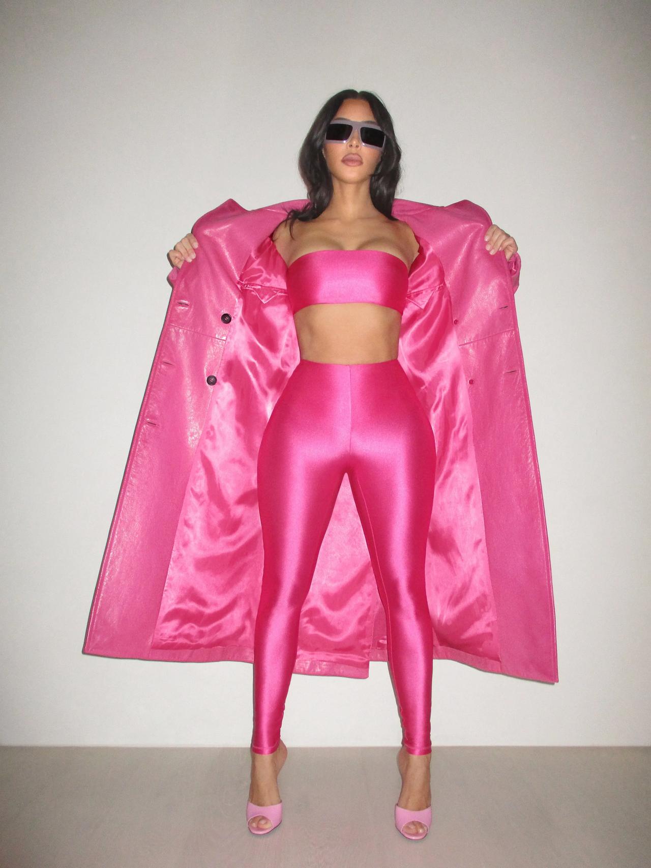 金·卡戴珊 Kim Kardashian个子不高但身材比例好