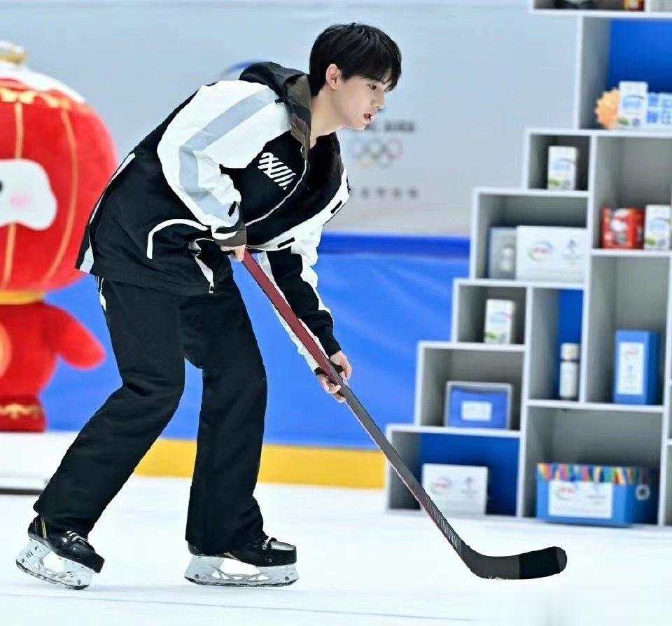 #姚琛内娱运动鬼才#姚琛身材维持的也太好了吧，一看就是经常健身的人，又有新的节目