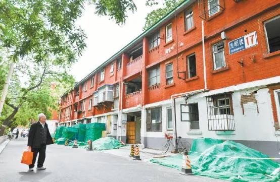 北京老旧小区改造隐含的福利有多大？算下来你可能想不到。居民花15万住进不低于50