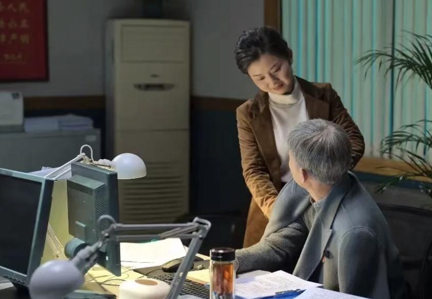 《狂飙》大结局后，我发现，安欣真的不适合和孟钰在一起，最适合他的其实就是小五。
