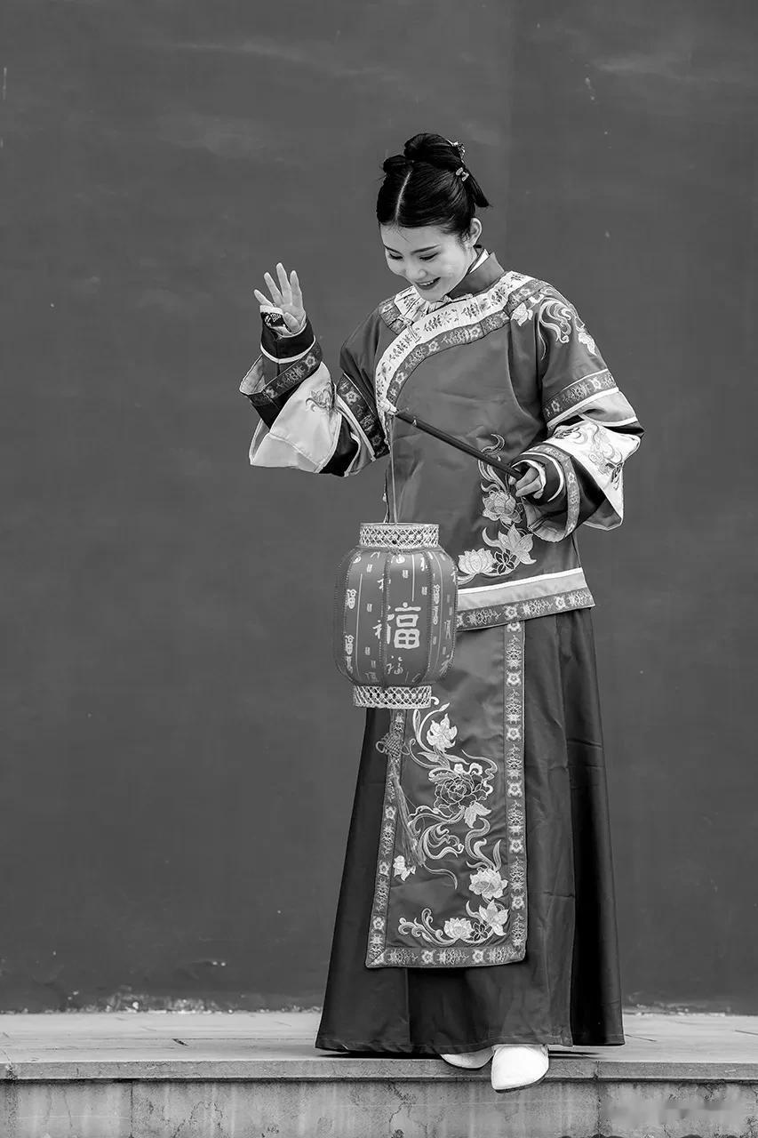 【黑白美女人像】  