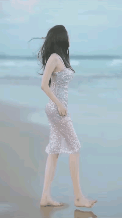 一线女明星李一桐，来自山东济南的姑娘，五官精致，身材曼妙，演技精湛，在电视剧《狂