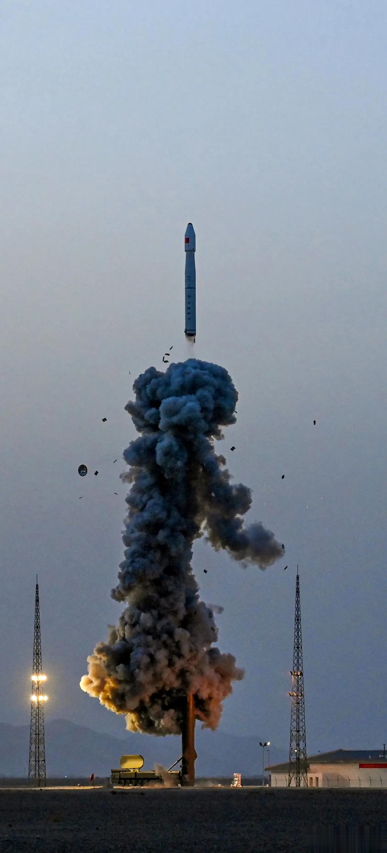 3月15日我兔迎来本月第三发
19时41分酒泉卫星发射中心，长征十一号运载火箭成