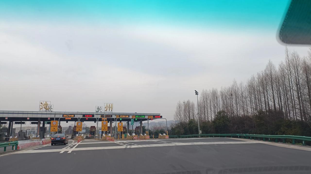 池州是一个陪读成风的城市，若是农村进城，女的则一直陪孩子读书，终生不工作，男的外