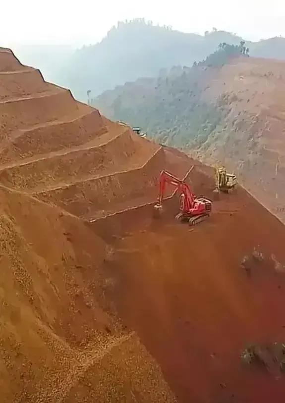 水稻上山工程惹争议！
其实水稻上山工程，不是为了收成多高，而更是为了旅游。

不