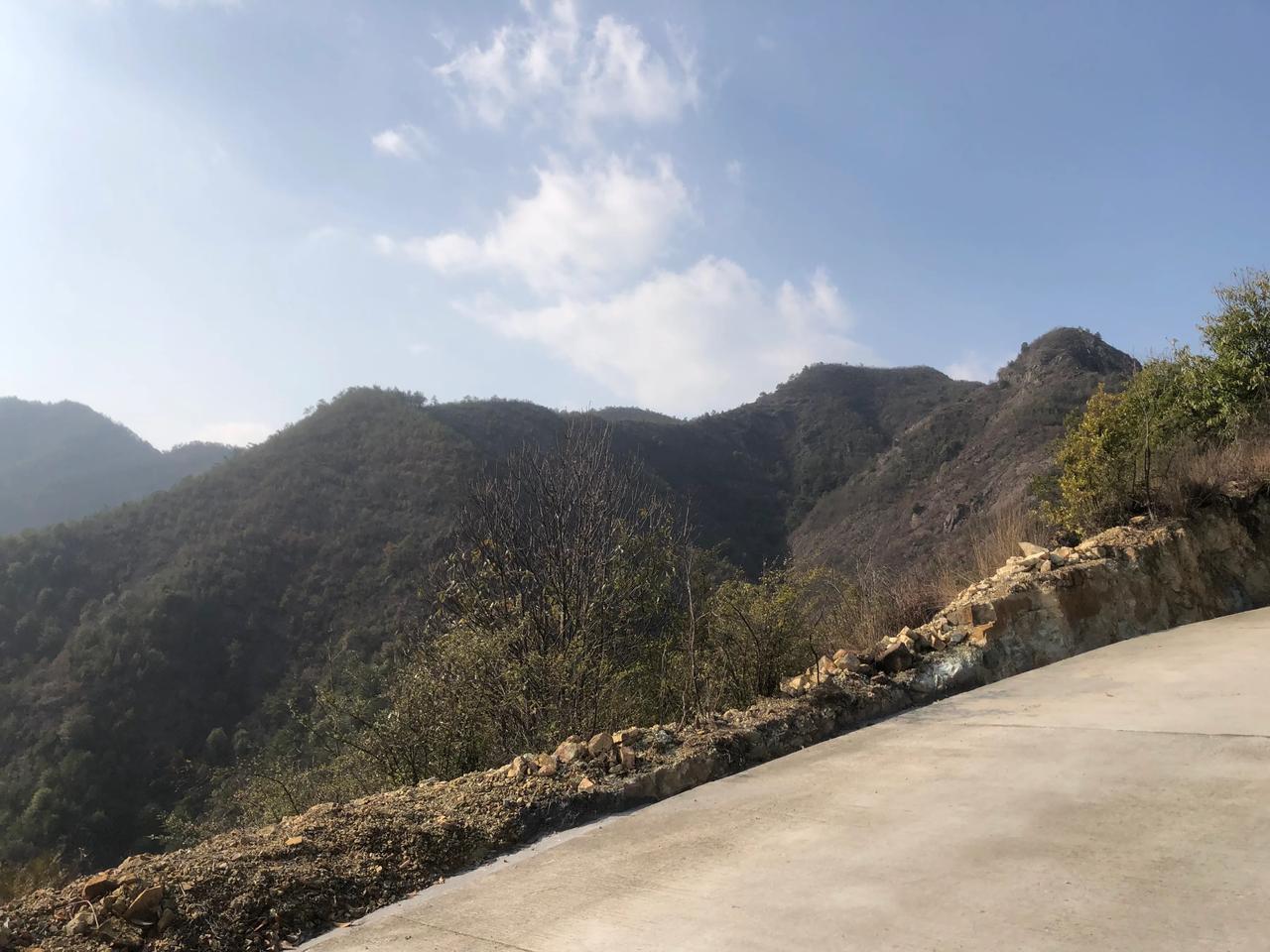2023希望家人健康平安，自己做事恪守诚信，坚持公正公平，尊重他人。找到一份理想