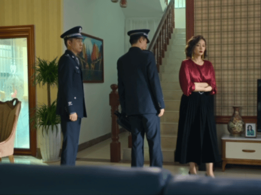 采访中，有人问《狂飙》中饰演“大嫂”的高叶，直言：“你拍戏的时候，喜欢过张颂文吗