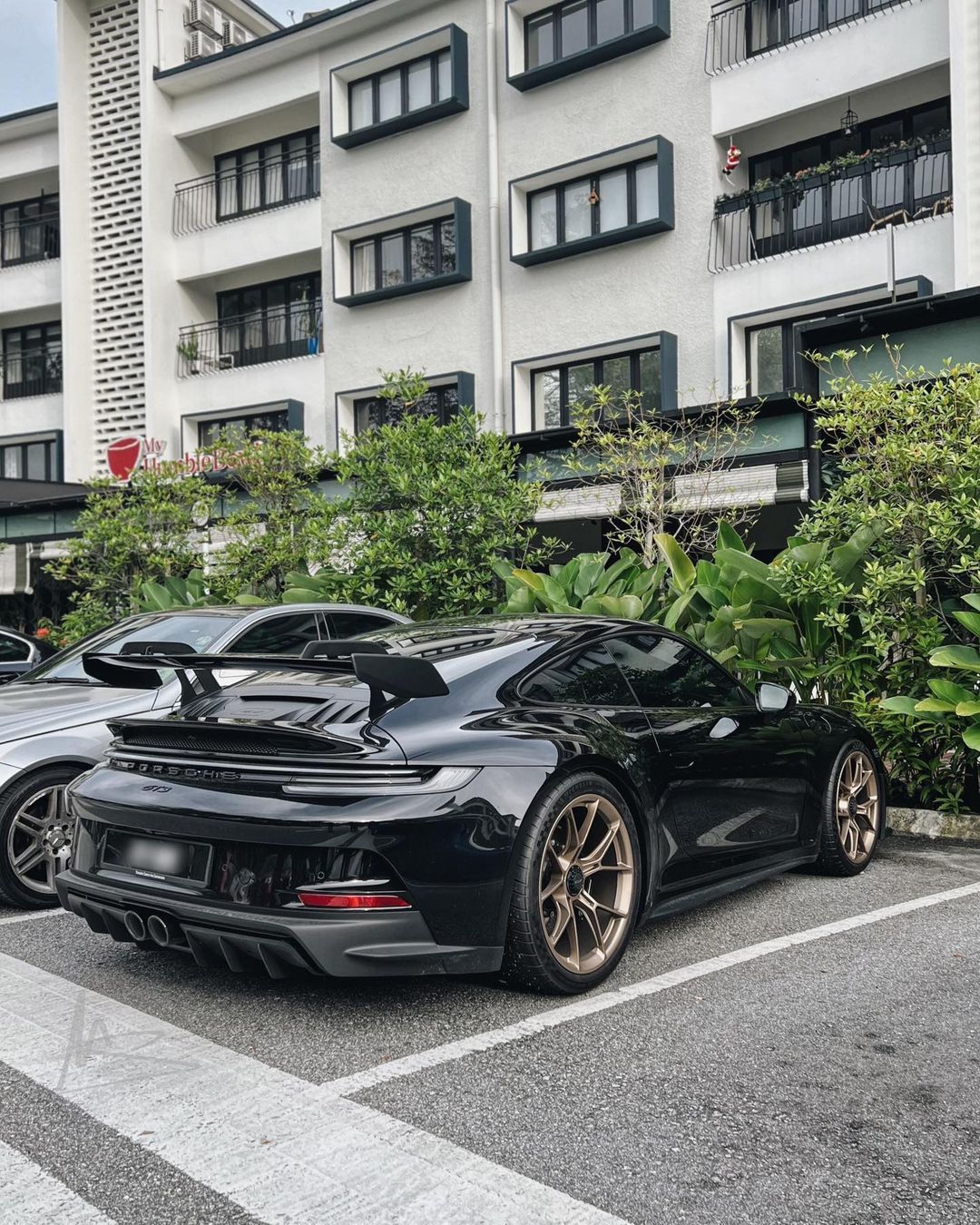 Black and bronze never gets old..subtle 