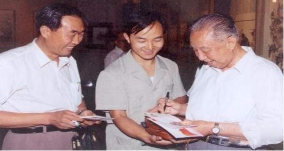 1979年汪东兴宣布辞职，为何没过多久，华老也辞职了？
 
“华汪组合”是当年我