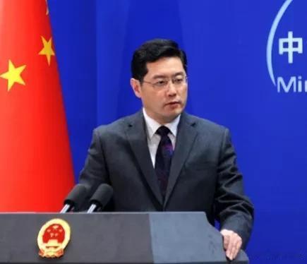 谈中国外交，他说：新征程上的中国外交，惟其艰巨，更显荣光；

谈台湾问题，他说，