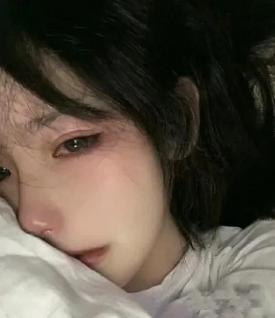 女生到底要经历多少次性骚扰才算完啊？
昨晚我下班，路过我家附近宠物店的时候，有个