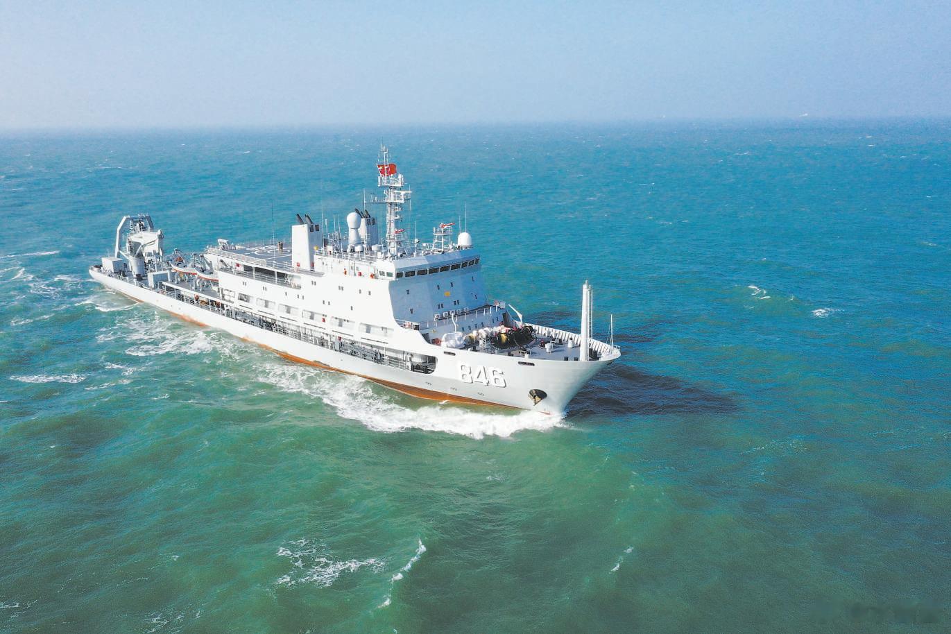 926型综合援潜救生船 846洪泽湖船，原864海洋岛船。在2021年海军舷号及