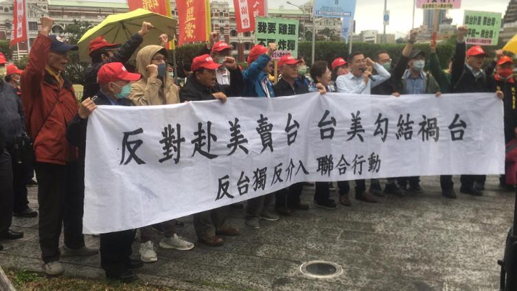 就在蔡英文出访并过境美国前夕，据台湾“中时新闻网”报道，台北市议员（国民党）徐巧