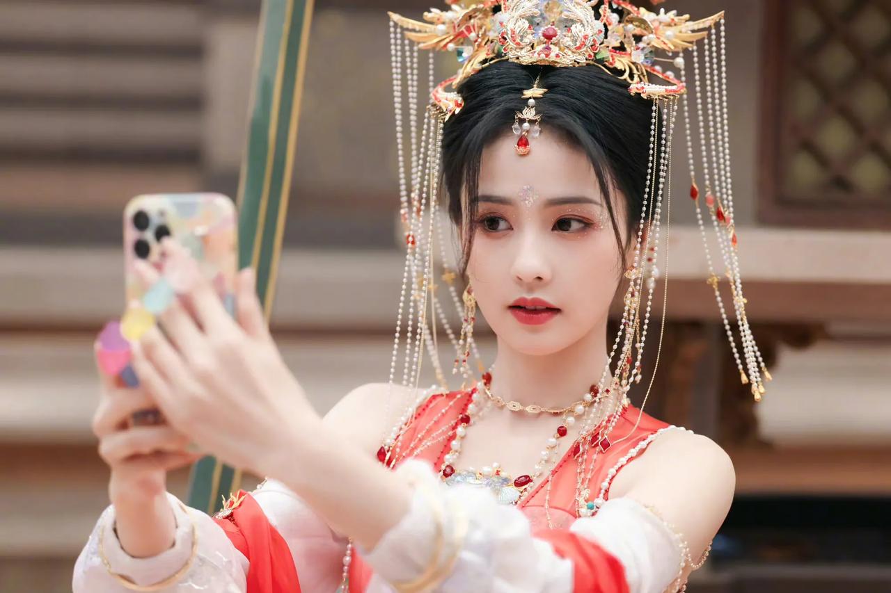 白鹿的气质介于大家闺秀和小家碧玉之间，可静可动，但却不能用力过猛。安静的时候，她