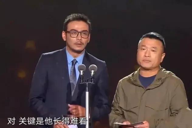 2018年，杨烁在颁奖典礼说：“张译为什么一直不火？因为他长得丑。”他的话引得大