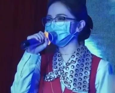 邓紫棋假扮服务生一开口惊艳了众