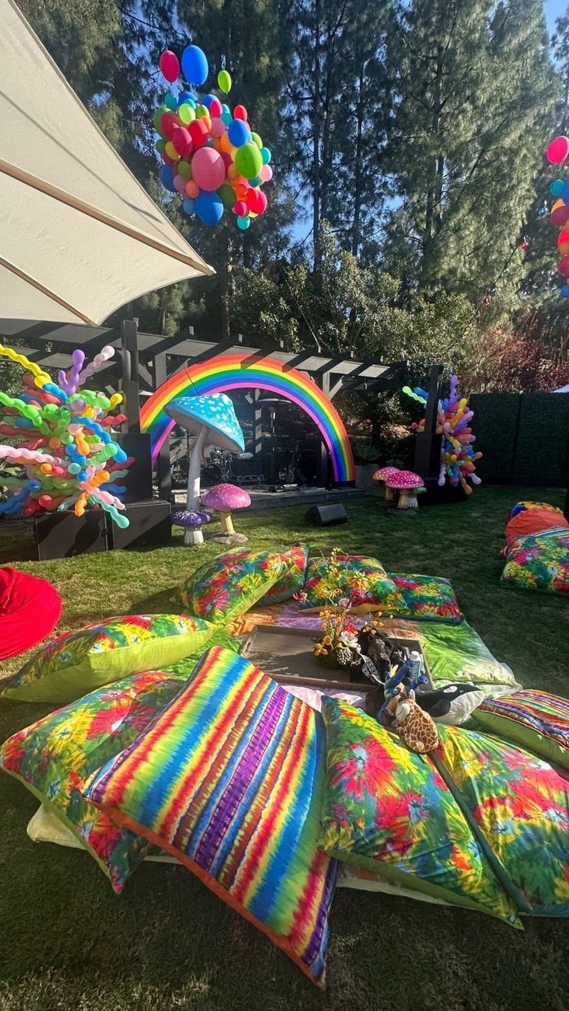  •  壽星 的生日趴要來了吧😍朋友們已就位了🎉🎈🌈✨💫💐🌷(和去