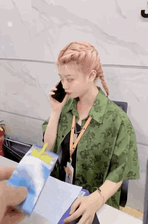 图一：小姐姐的这个自然反应好真