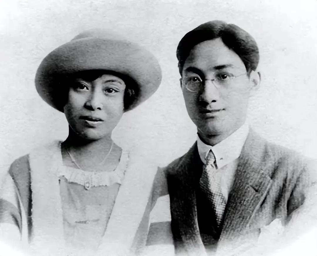 1932年，陆小曼怒闯徐志摩葬礼，指着张幼仪说：“你根本不懂我的摩，赶紧给他换上