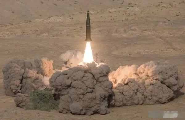 俄罗斯好样的！在普京向白俄罗斯部署战术核武后，白宫表态，美方已了解俄方相关行为，