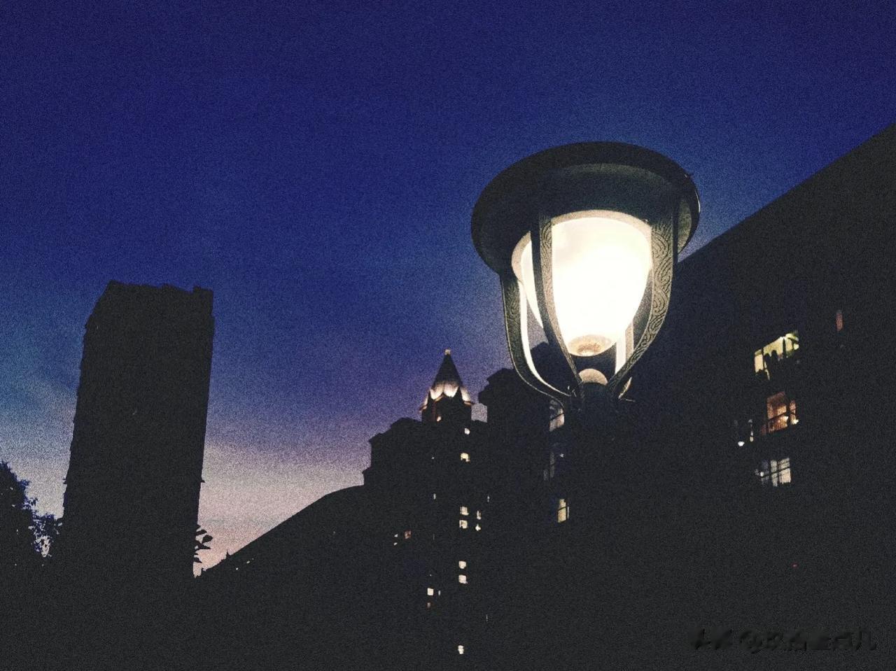 随着改革开放的发展生产力的提高，人们的物质生活水平有了很大的改善。与此同时，人们