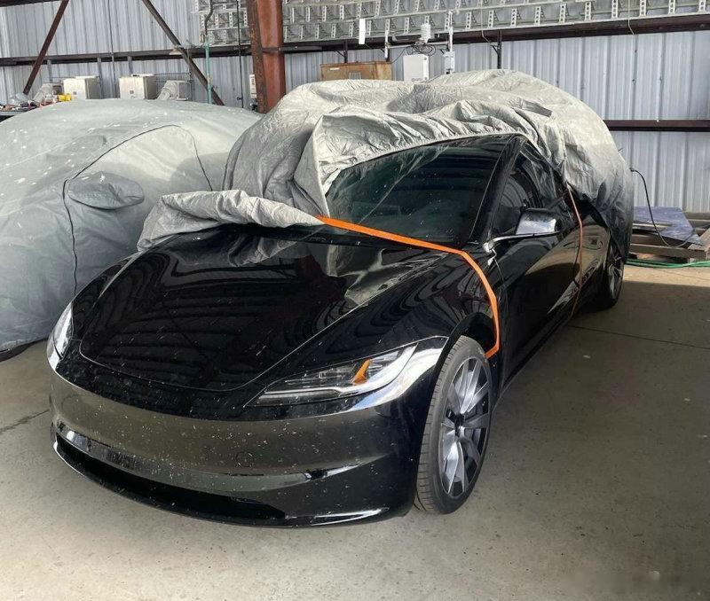 疑似首次曝光的新款特斯拉Model 3无伪谍照，新车有望于2023年下半年正式亮