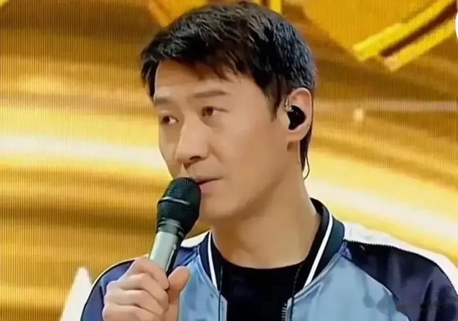 黎明是我很喜欢的一个明星，他儒雅、低调，很多粉丝都说自带贵族气质，是白马王子的代