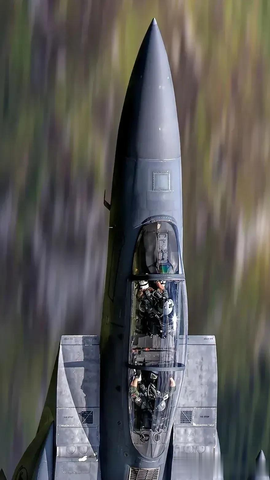 你敢相信这是40多年前的飞机吗？美国第三代战斗机之王f15，极致工业美学集科技军