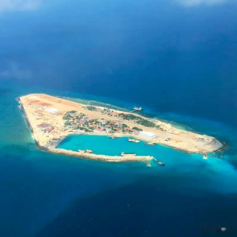 图：被越南非法占据的南威岛。
在南沙占岛的国家不少，其中越南占的数量最多盗采油气