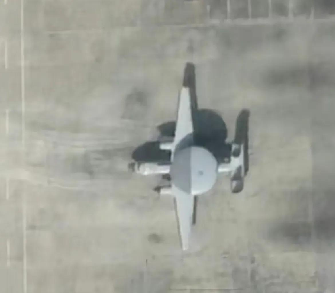 003型航母预警机即将上舰。福建舰配套预警机空警-600已经涂上海军涂装，大概率