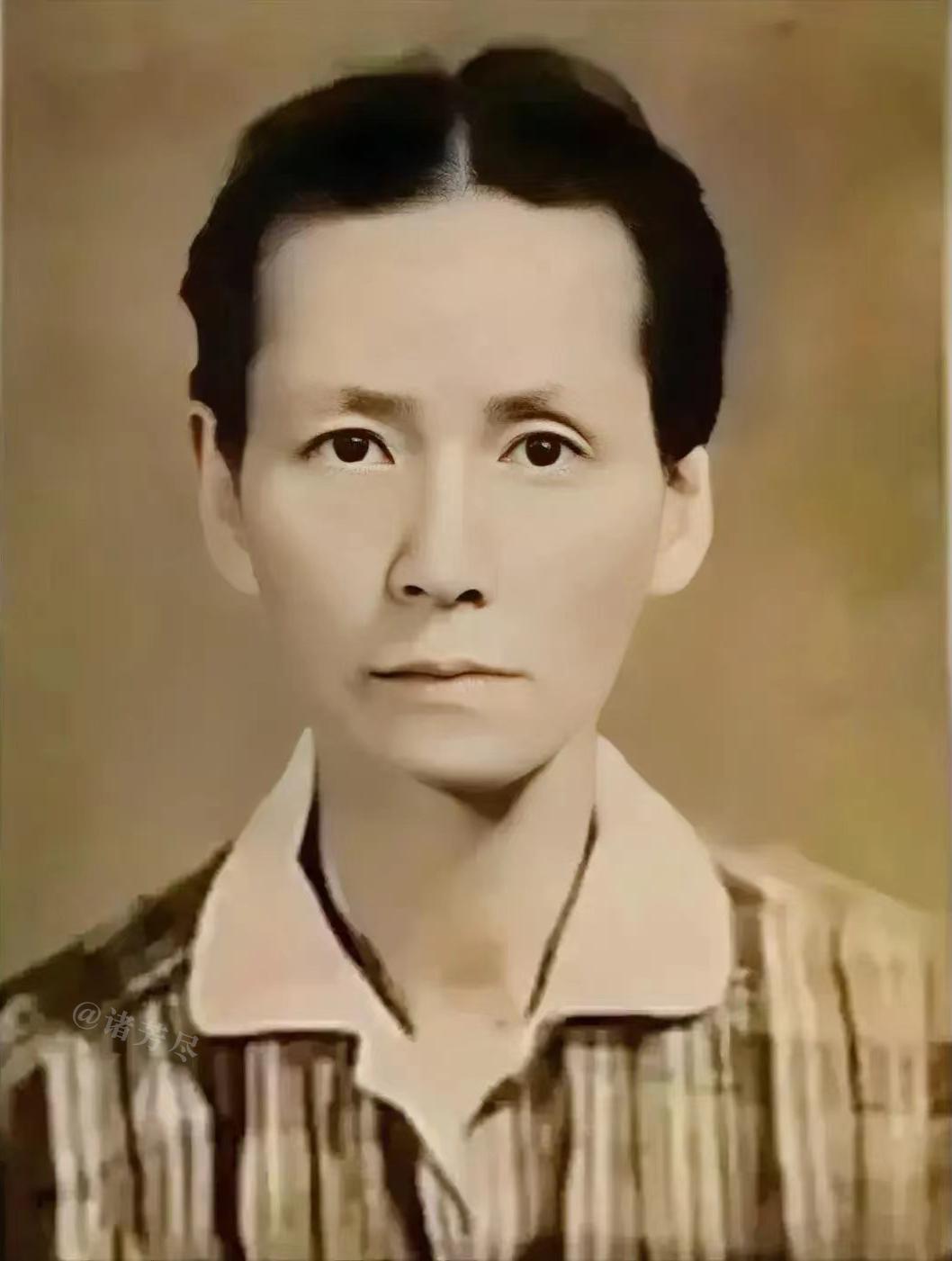 1953年9月，林徽因在《全国文学艺术工作者第二次代表大会在京代表报道表》上，使
