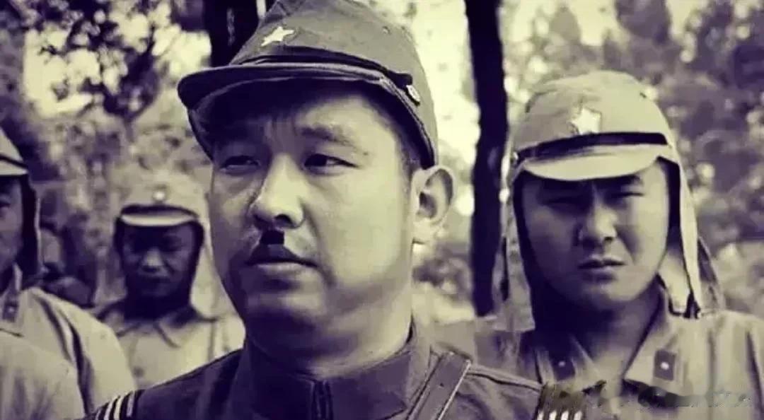 1942年的一天，一个日本兵正在对一年轻女子施暴，但婴儿的哭打扰了他。不耐烦的鬼