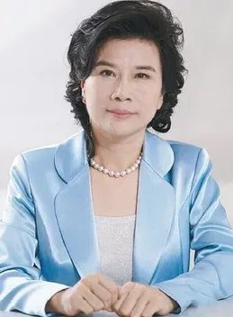 这几天网上一直在谈论董明珠谈恋爱的事，很多人在骂她为老不尊，都七十岁的人了还谈恋
