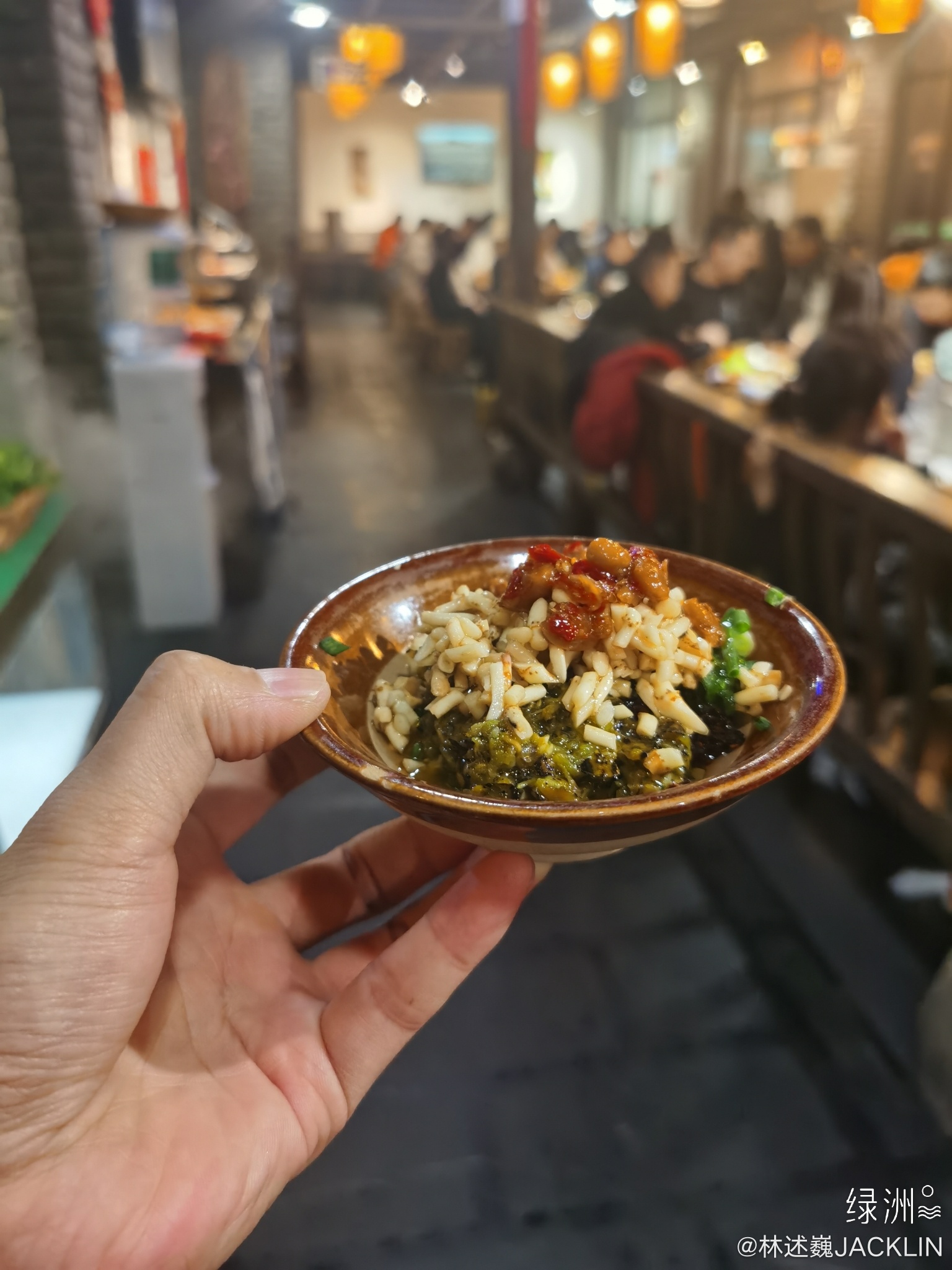 酸汤牛肉火锅 今天路过贵阳，在
